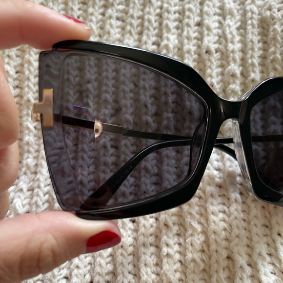 Tom Ford Sunglasses - Picture 2 of 8